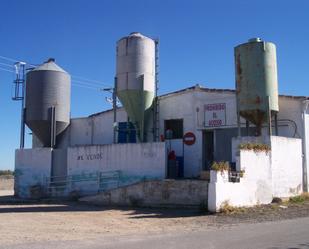 Vista exterior de Nau industrial en venda en Malón