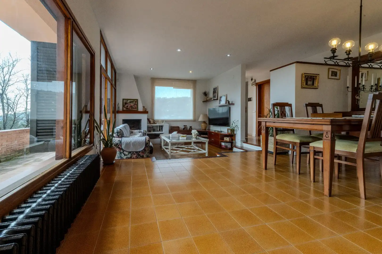 Sala d'estar de Casa o xalet en venda en Castellar del Vallès amb Calefacció, Jardí privat i Terrassa