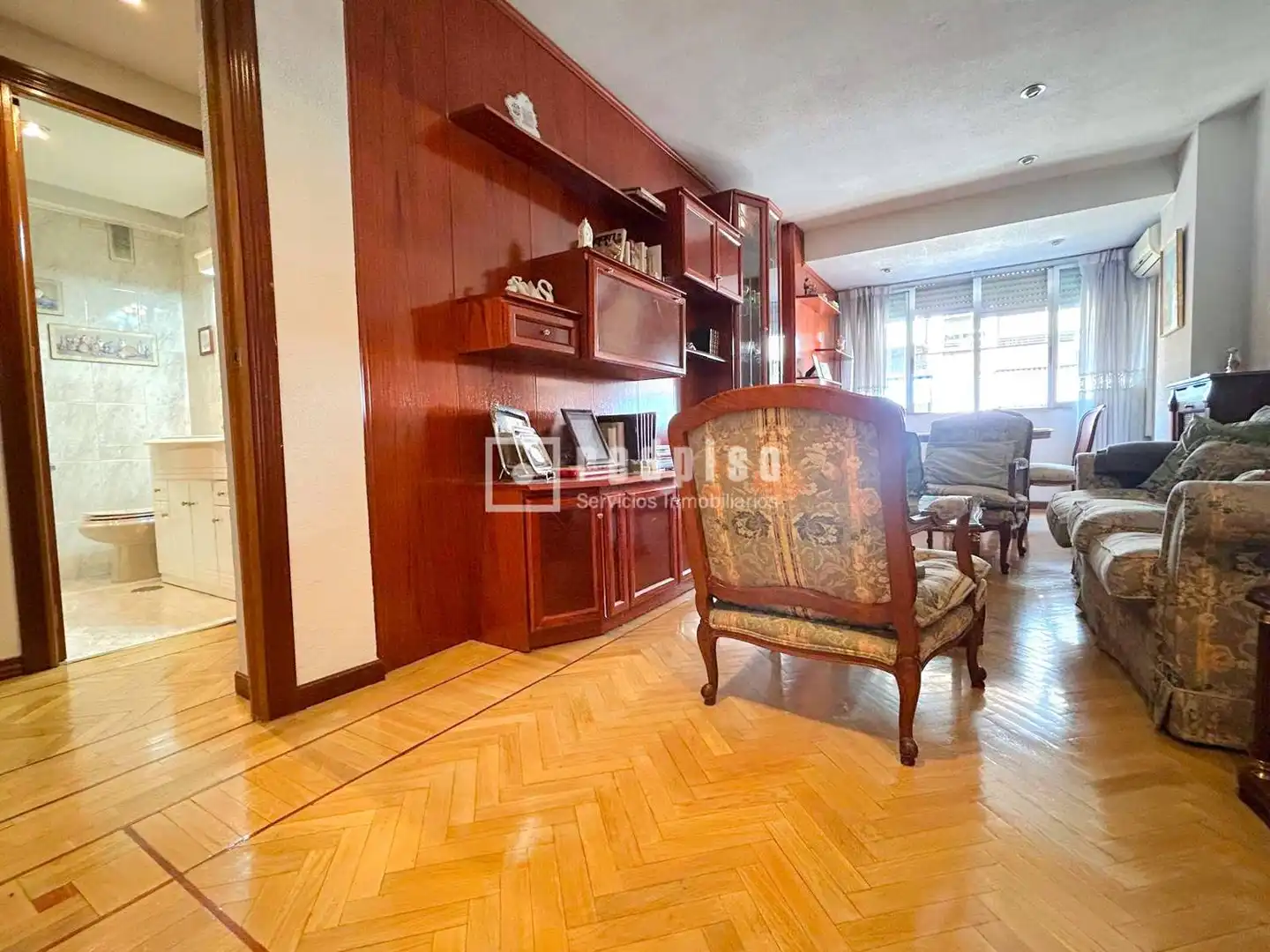 Sala d'estar de Pis en venda en Madrid amb Calefacció, Parquet i Terrassa