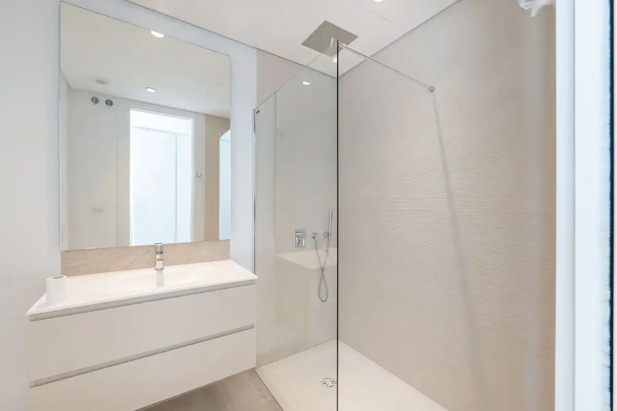 Badezimmer von Wohnung zur Miete in Benahavís mit Abstellraum