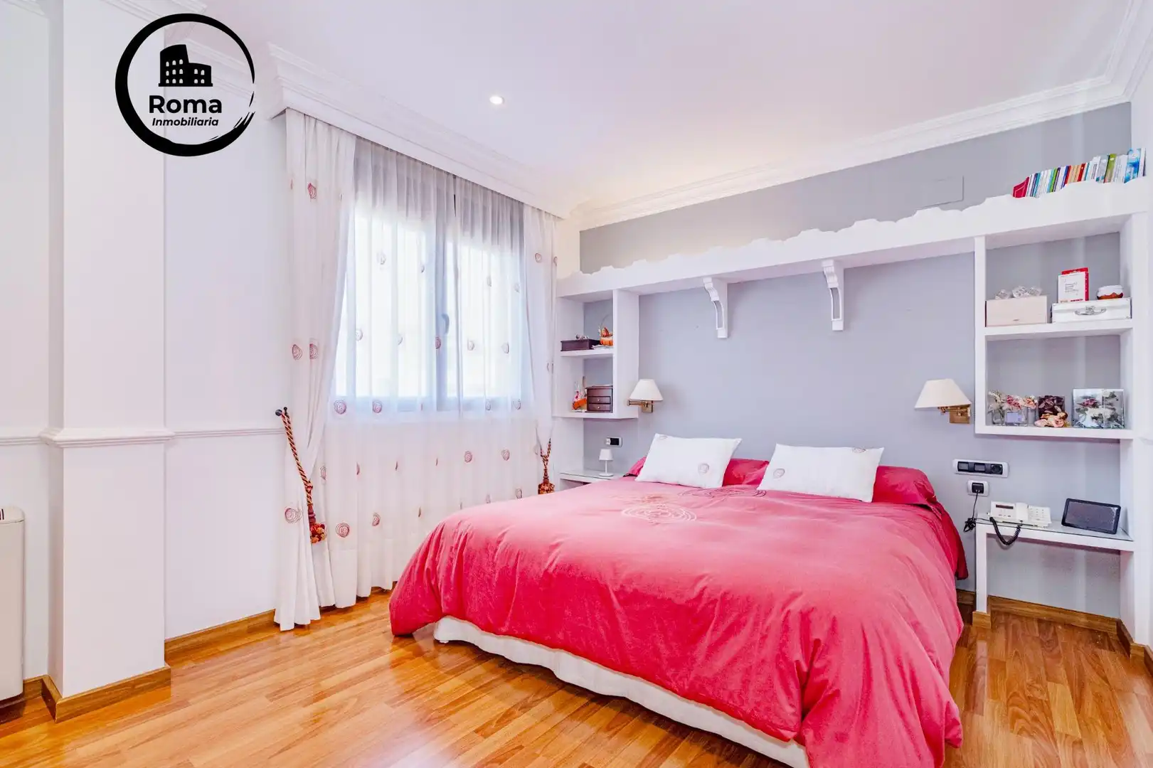 Habitación de Casa adosada en venta en La Zubia con Aire acondicionado, Calefacción y Piscina