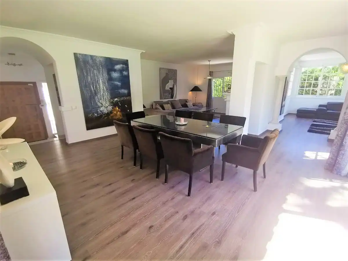 Menjador de Casa o xalet de lloguer en Marbella amb Aire condicionat, Jardí privat i Terrassa
