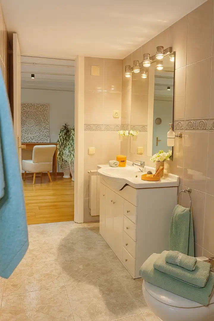 Badezimmer von Wohnung zum Verkauf in Barcelona mit Heizung, Parkett und Möbliert
