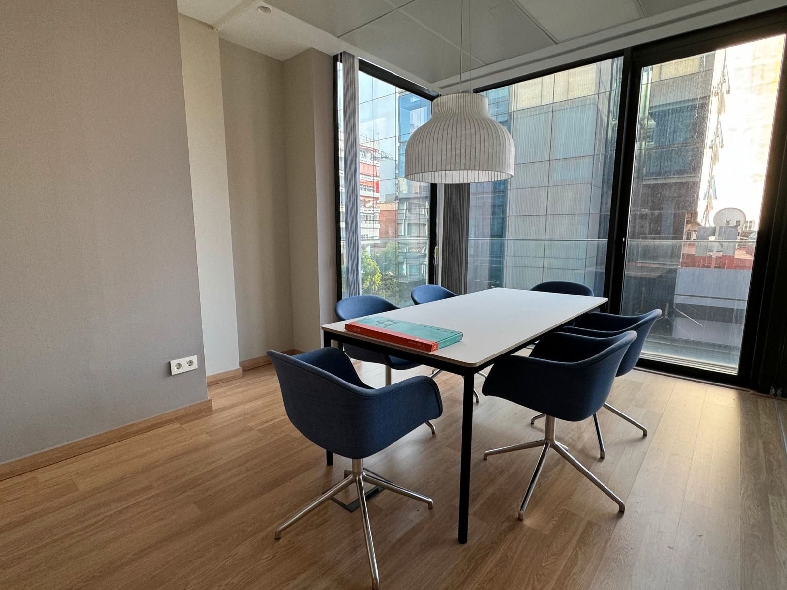 Office for sale in Marbella  with Air Conditioner and Furnished