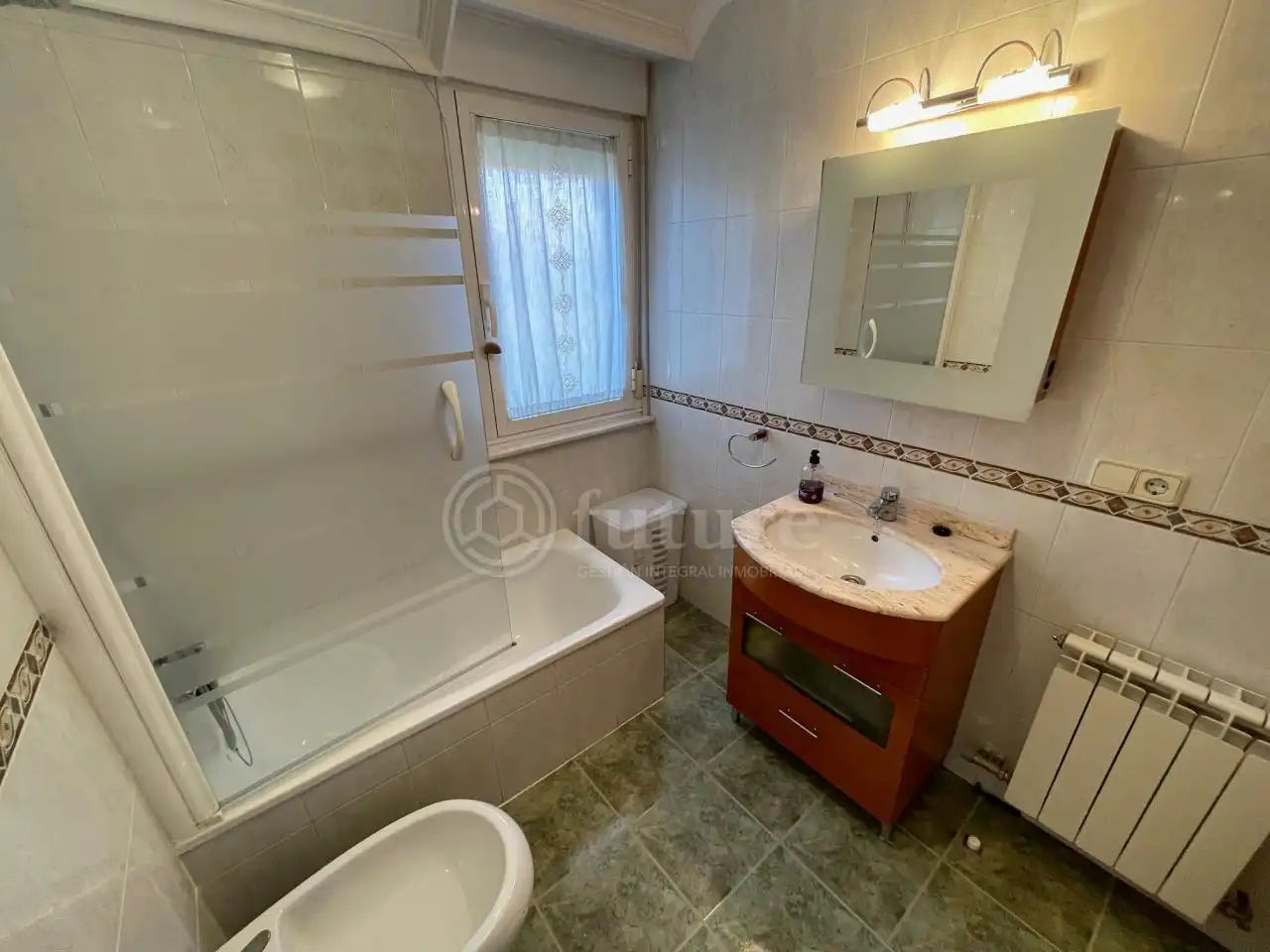 Bathroom of Attic for rent in Salamanca  with Heating, Parquet flooring and Terrace