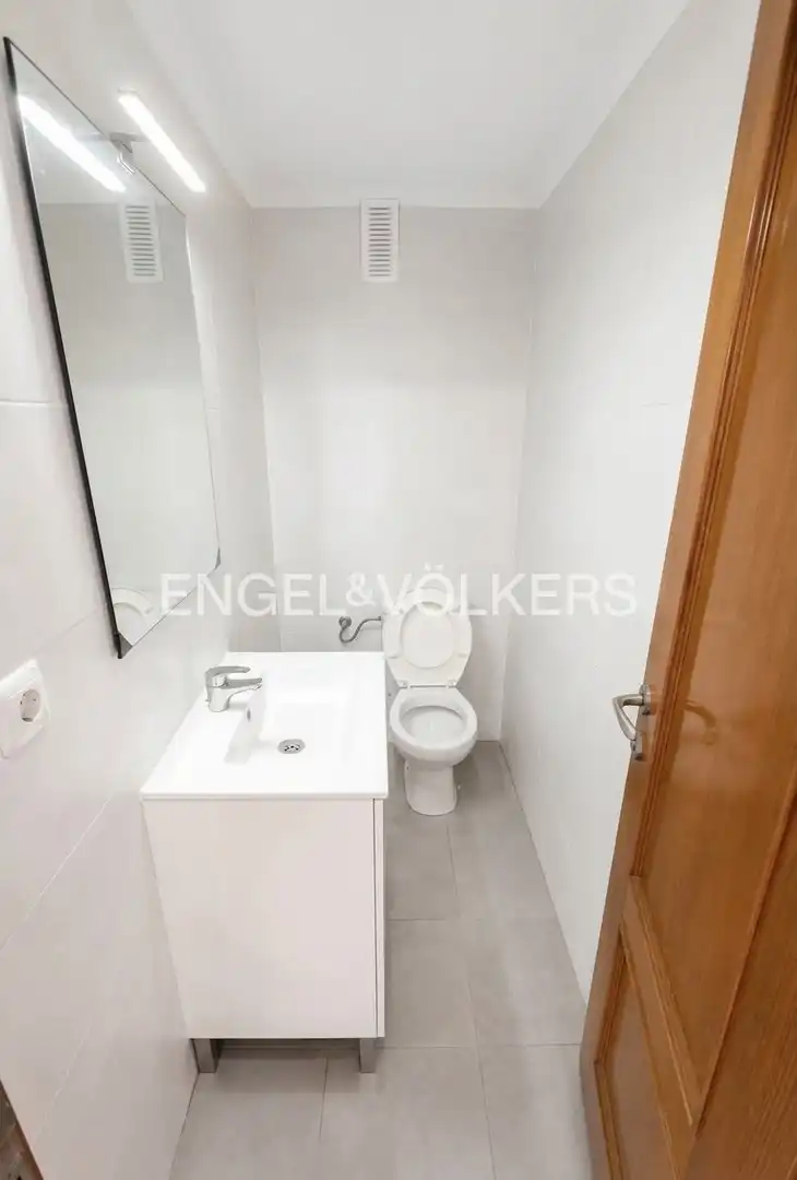 Bany de Dúplex de lloguer en Valencia amb Aire condicionat, Calefacció i Moblat