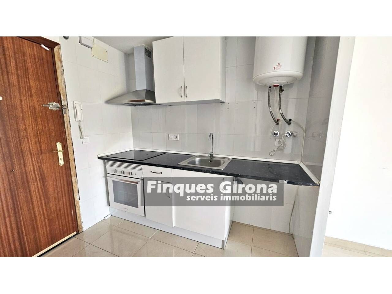 Kitchen of Flat for sale in Girona Capital  with Balcony and Community pool