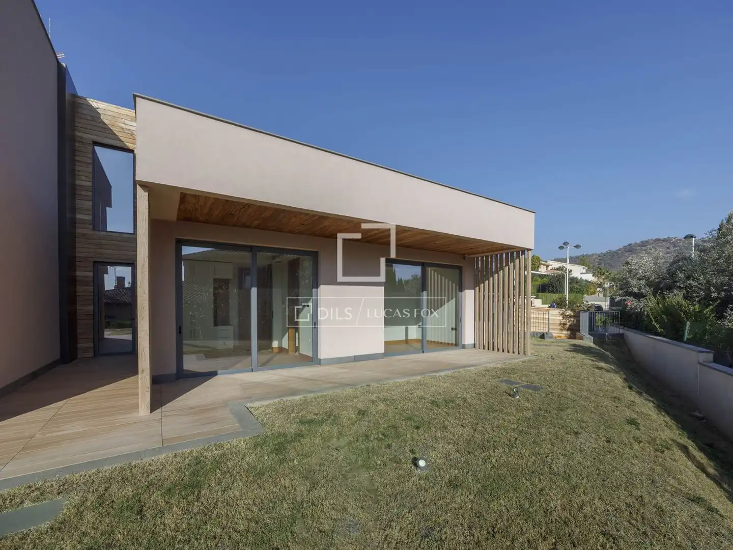 Vista exterior de Casa o xalet en venda en Sagunto / Sagunt amb Aire condicionat, Calefacció i Jardí privat