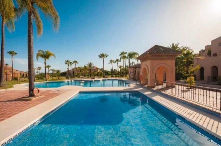 Apartament en venda a Urbanizacion Cartuja del Golf, 12, Nueva Atalaya, Benamara - Atalaya, Estepona