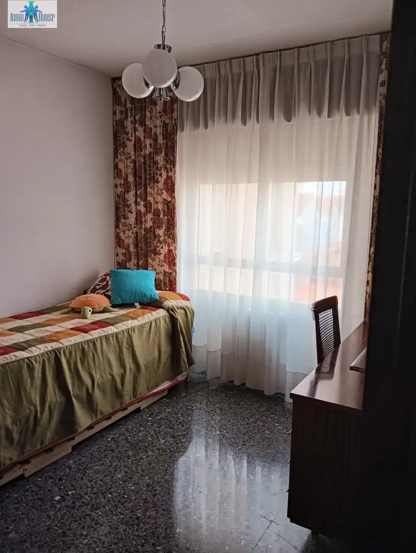 Bedroom of Flat for rent in Albacete  with Air Conditioner, Parquet flooring and Furnished