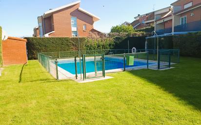 Swimming pool of Single-family semi-detached for sale in Villamediana de Iregua  with Furnished and Balcony