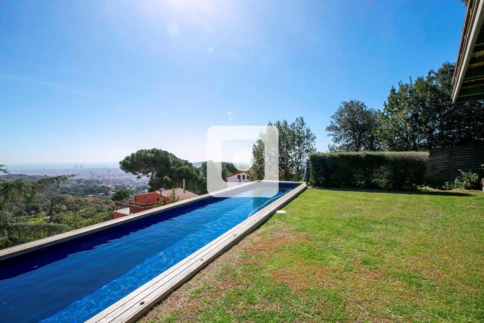 Piscina de Casa o xalet en venda en Barcelona amb Aire condicionat, Calefacció i Terrassa
