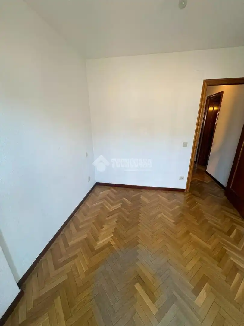 Dormitori de Casa adosada en venda en Valladolid amb Calefacció i Parquet
