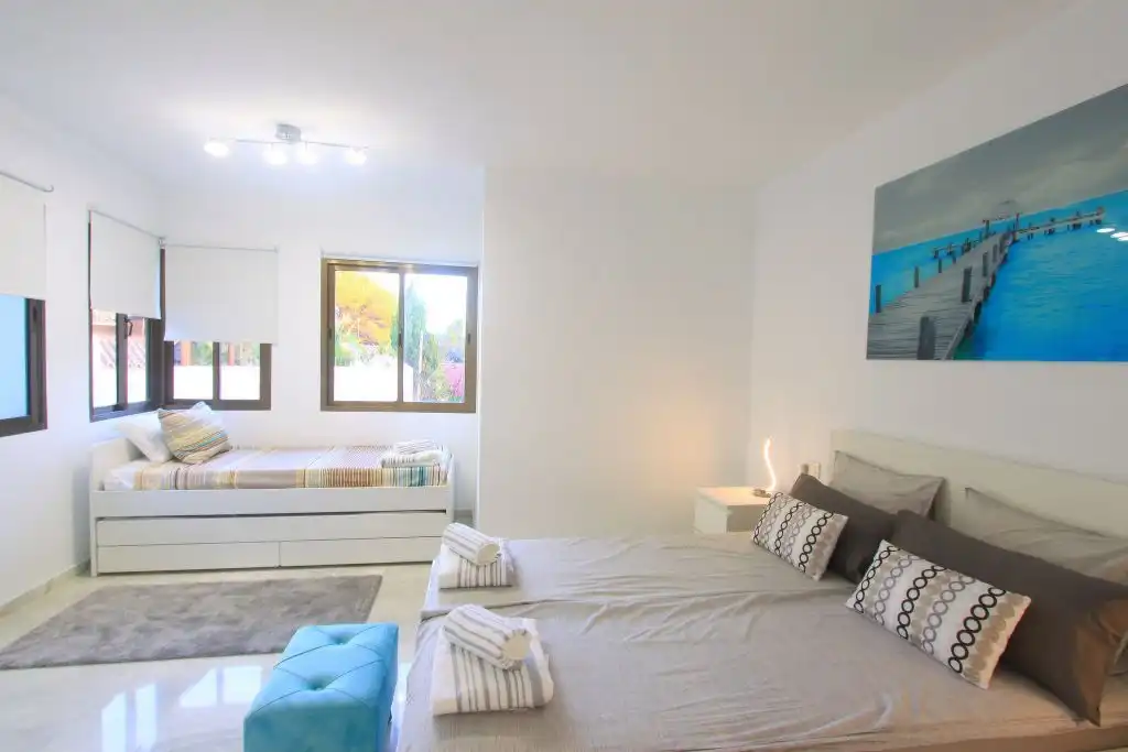 Habitación de Ático en venta en Marbella con Aire acondicionado, Calefacción y Terraza