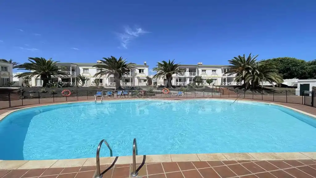 Piscina de Apartament en venda en La Oliva