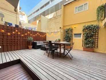 Flat with balcony for sale in Ciutat Vella