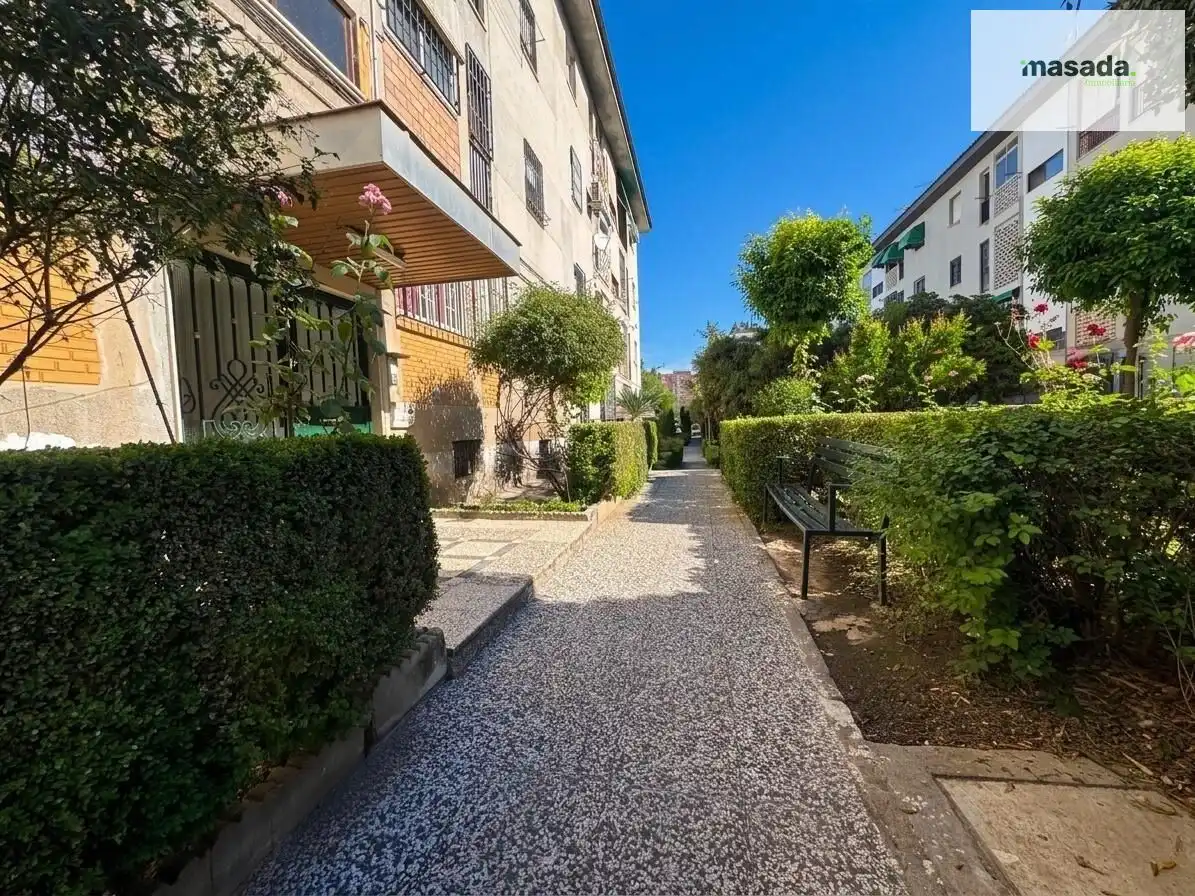 Exterior view of Flat for sale in Granada  with Air Conditioner, Storage room and Balcony