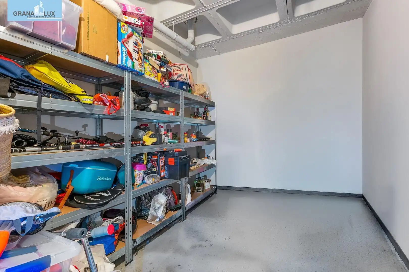 Wohnung zum Verkauf in Almuñécar mit Terrasse, Abstellraum und Balkon