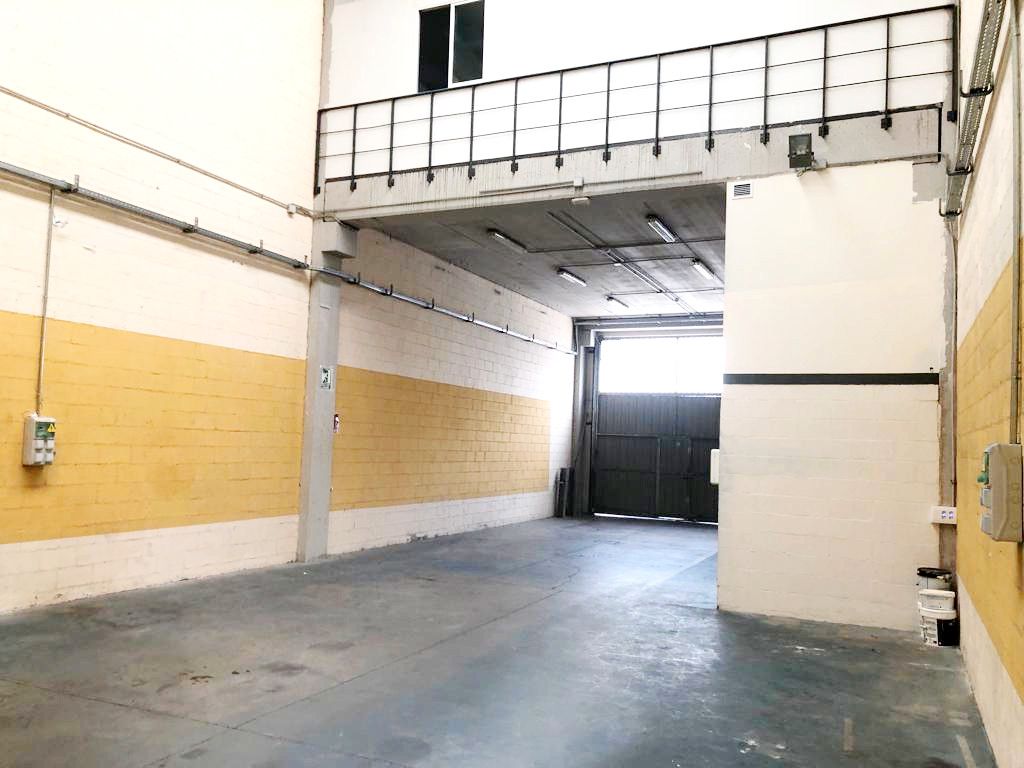 Fabrikhallen zur Miete in Coslada