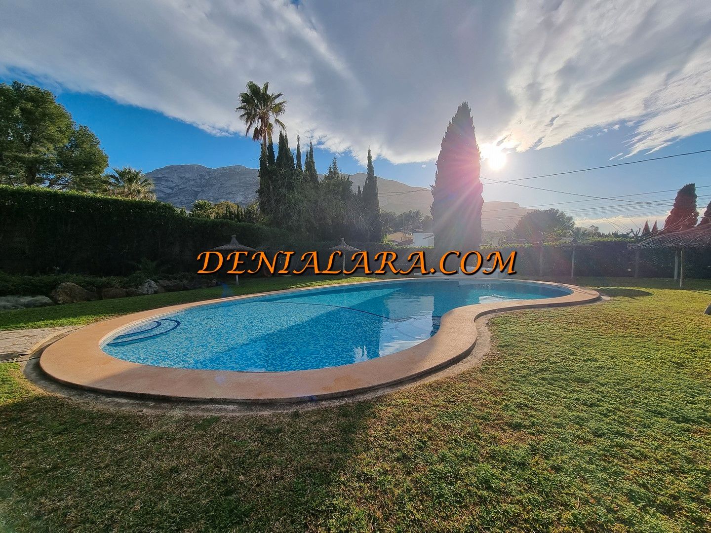 Exterior view of Single-family semi-detached for sale in Dénia  with Air Conditioner, Heating and Private garden