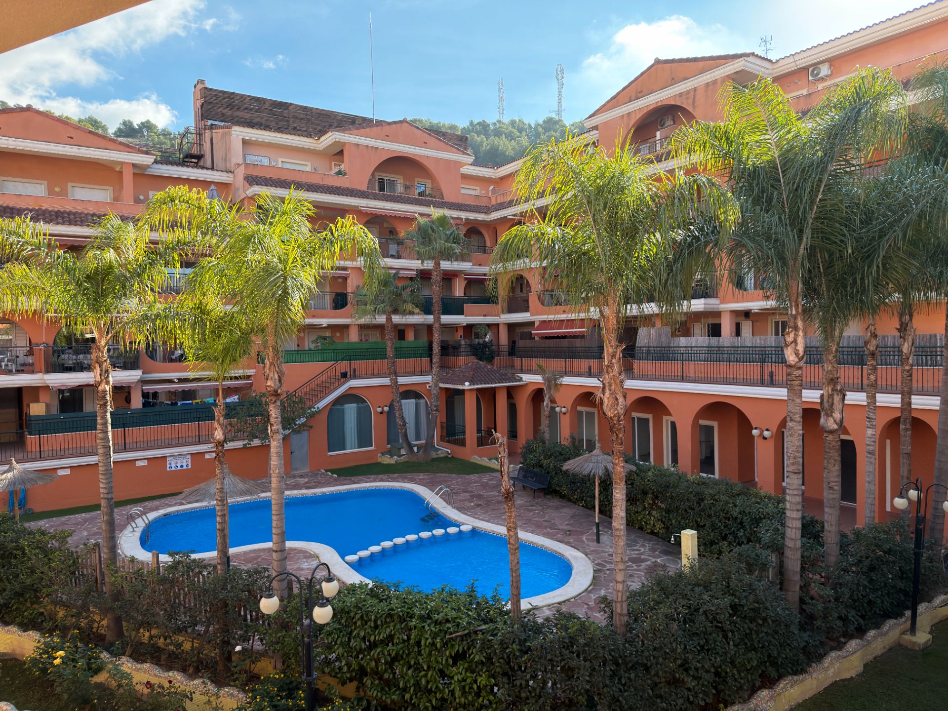 Vista exterior de Pis en venda en Náquera amb Terrassa i Piscina comunitària