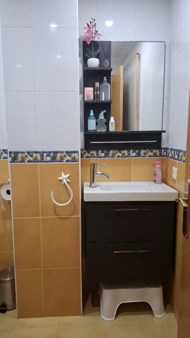 Badezimmer von Maisonette zum Verkauf in Sur