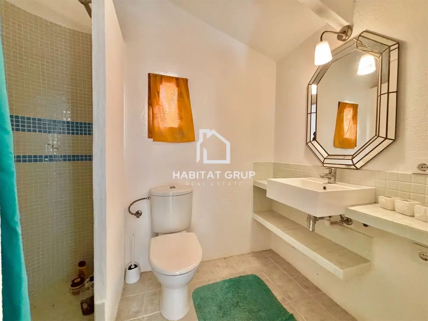 Badezimmer von Haus oder Chalet zum Verkauf in Sant Lluís mit Klimaanlage, Heizung und Privatgarten