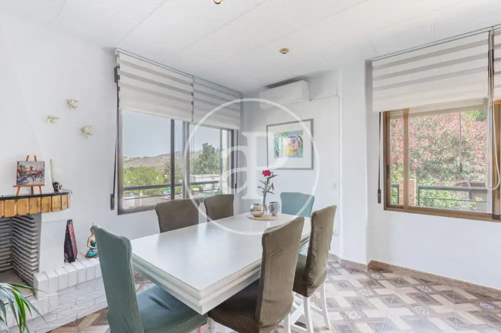 Comedor de Casa o chalet en venta en Chiva con Aire acondicionado, Calefacción y Jardín privado