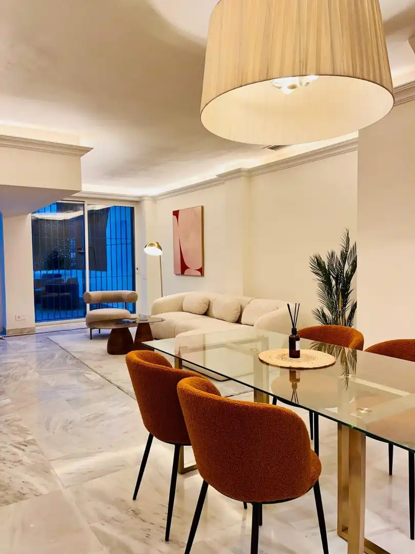 Sala de estar de Casa adosada en venta en Marbella con Jardín privado, Terraza y Trastero