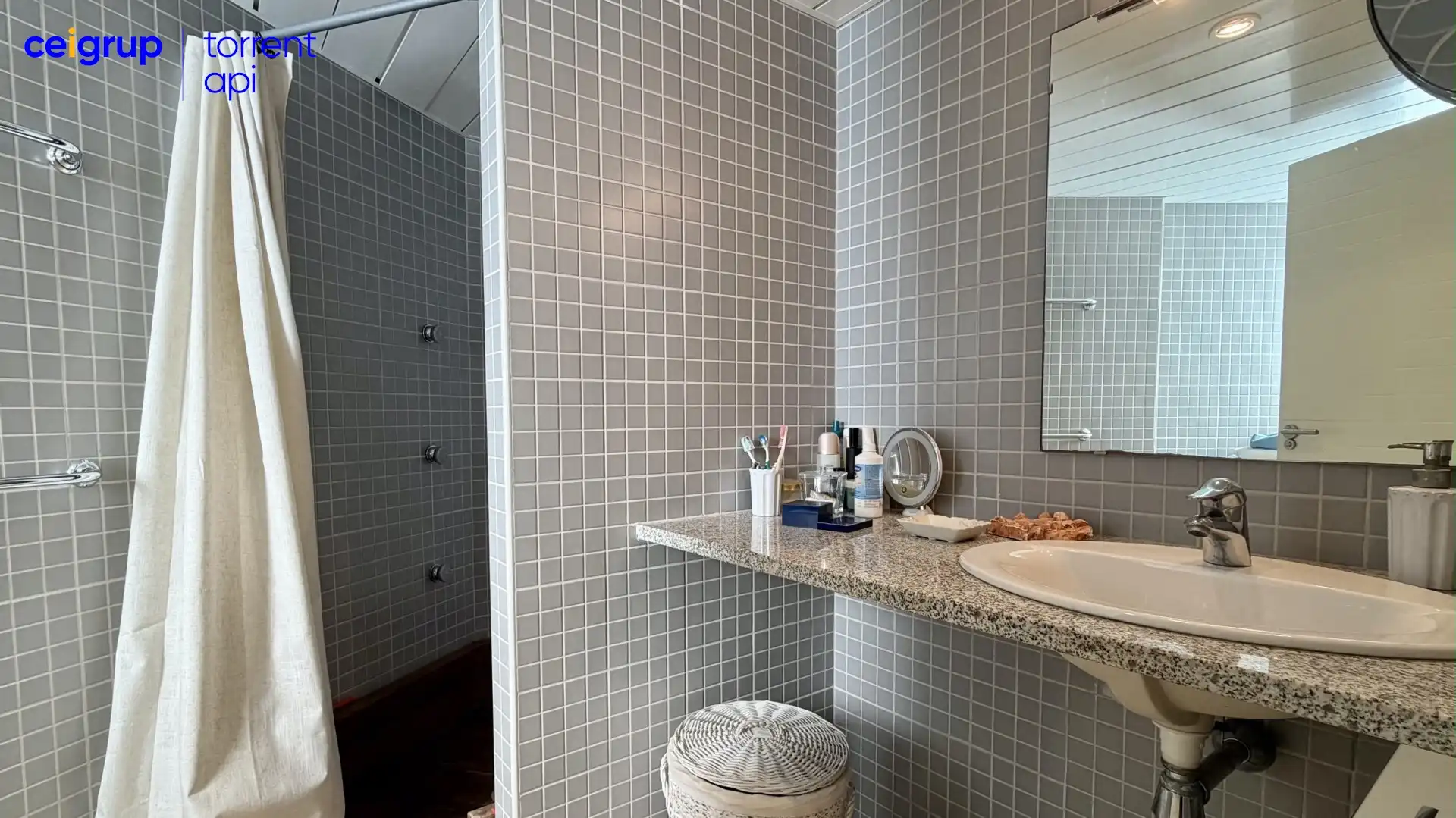 Badezimmer von Wohnung zum Verkauf in L'Estartit mit Terrasse, Abstellraum und Schwimmbad