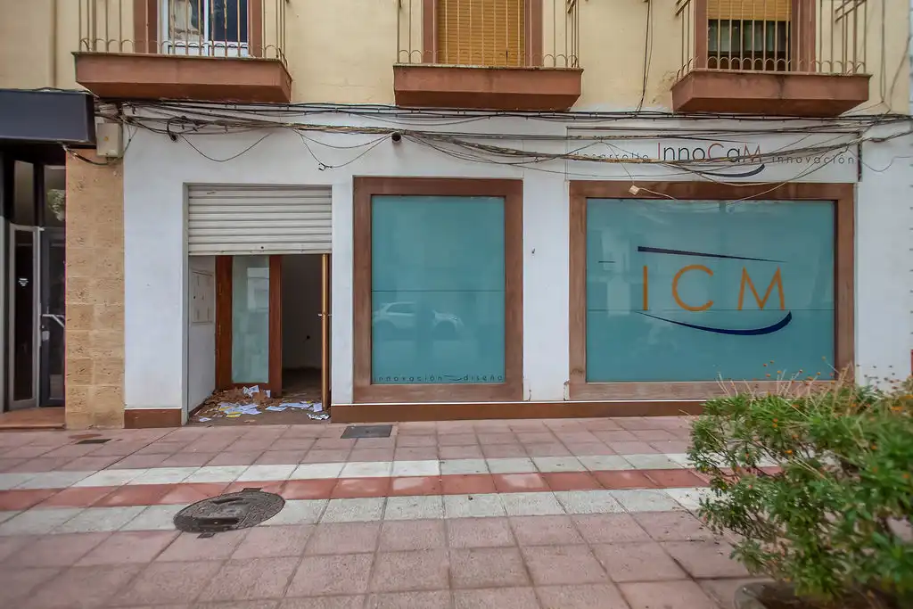 Local comercial en venda a Calle Peral 2