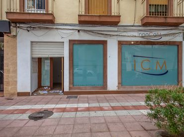 Locale commerciale in vendita a Calle Peral 2
