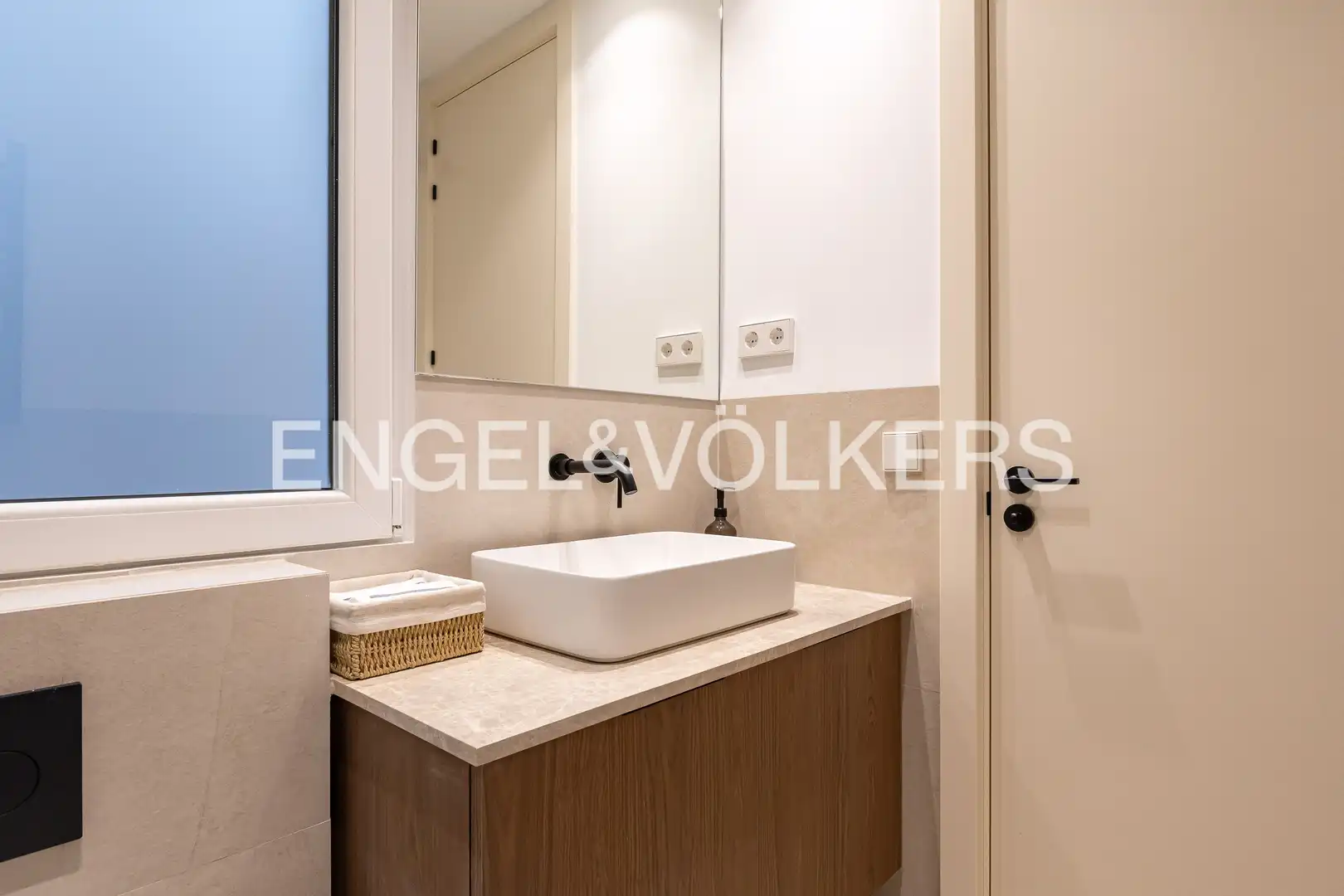 Badezimmer von Wohnung zum Verkauf in Madrid mit Klimaanlage und Heizung