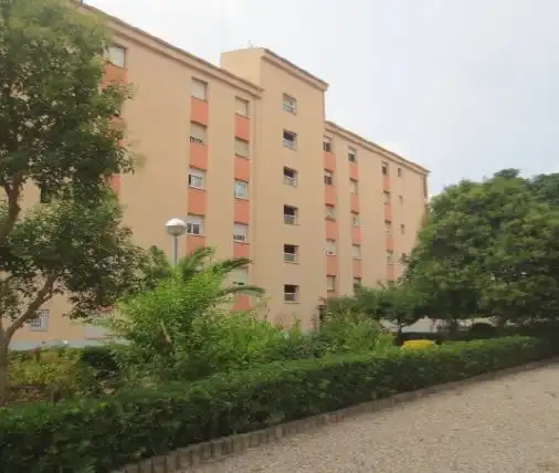 Pis amb ascensor en venda a Avinguda del Mil·lenari 35