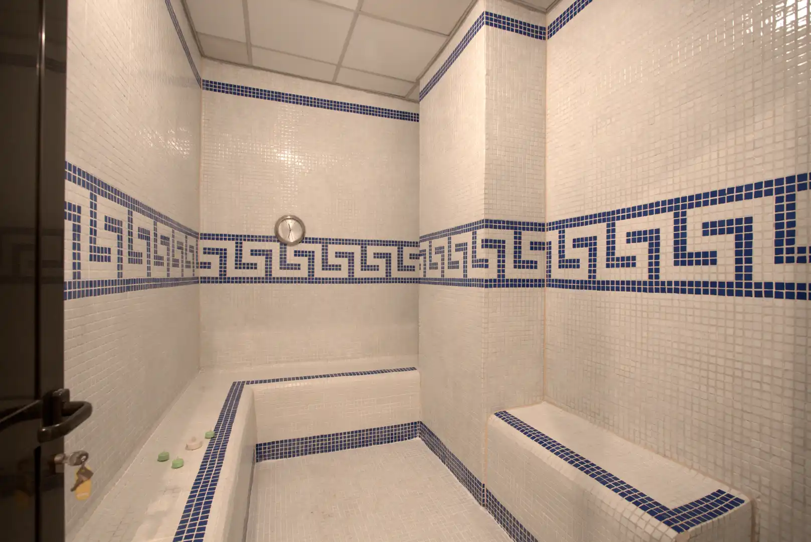 Bathroom of Flat for rent in Madrid  with Air Conditioner, Private garden and Storage room