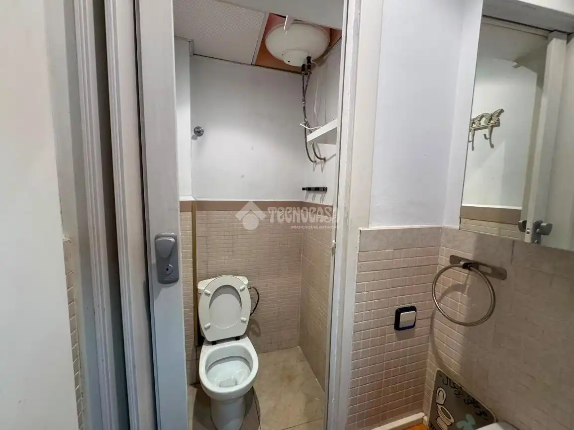 Baño de Local de alquiler en Madrid con Aire acondicionado