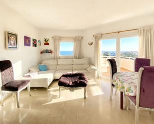 Sala d'estar de Apartament en venda en Estepona amb Aire condicionat i Terrassa