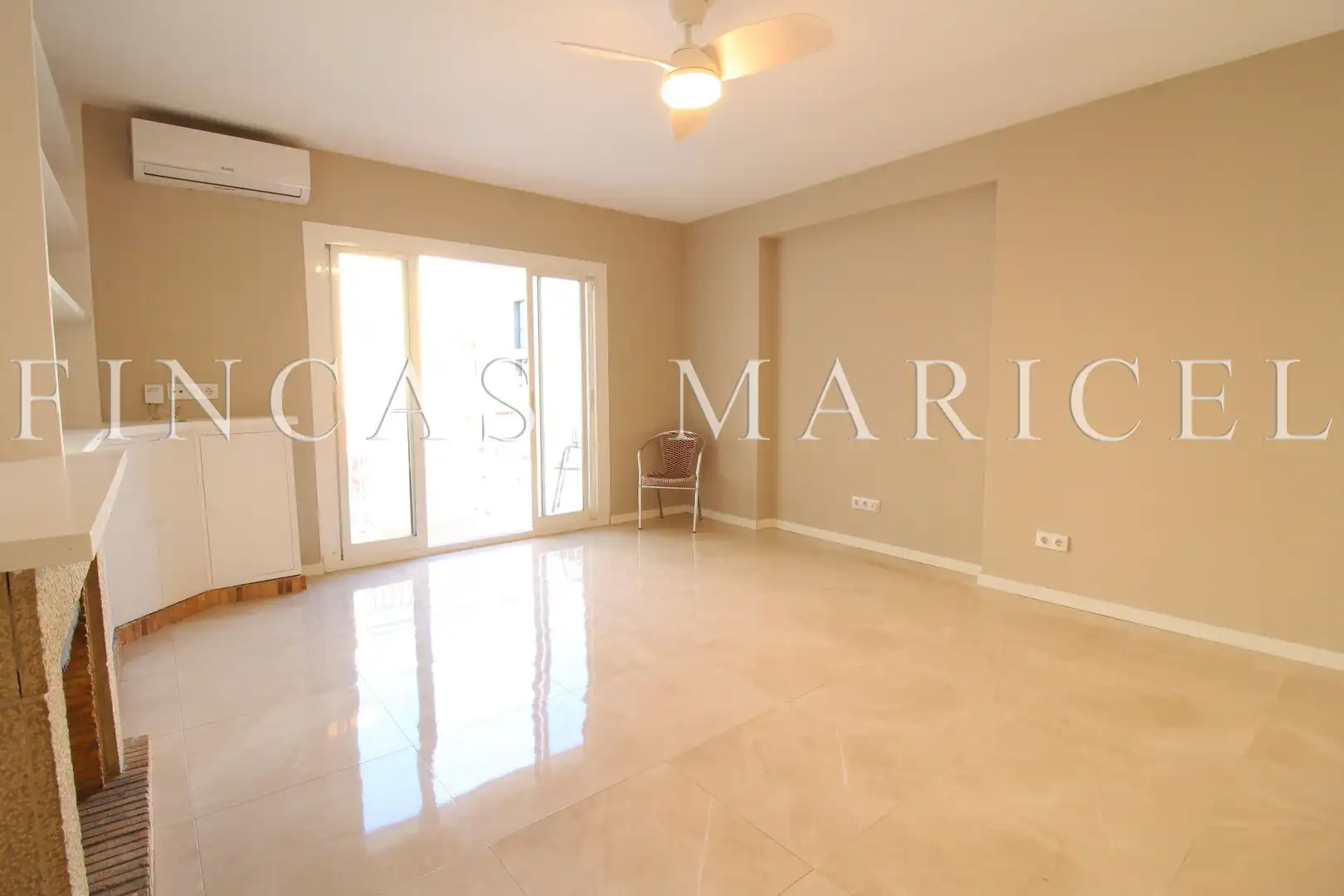 Wohnzimmer von Maisonette zum Verkauf in Sitges mit Klimaanlage, Heizung und Terrasse