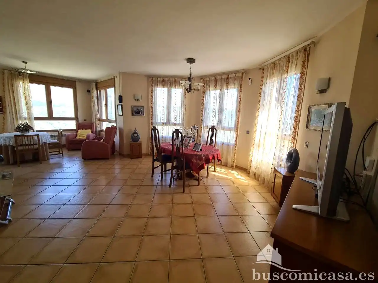 Sala d'estar de Casa o xalet en venda en Huelma amb Aire condicionat, Calefacció i Jardí privat