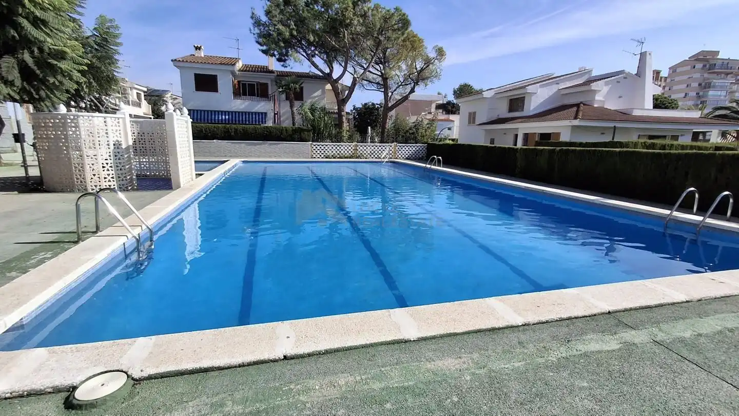 Piscina de Casa o xalet de lloguer en Benicasim / Benicàssim amb Aire condicionat, Terrassa i Moblat