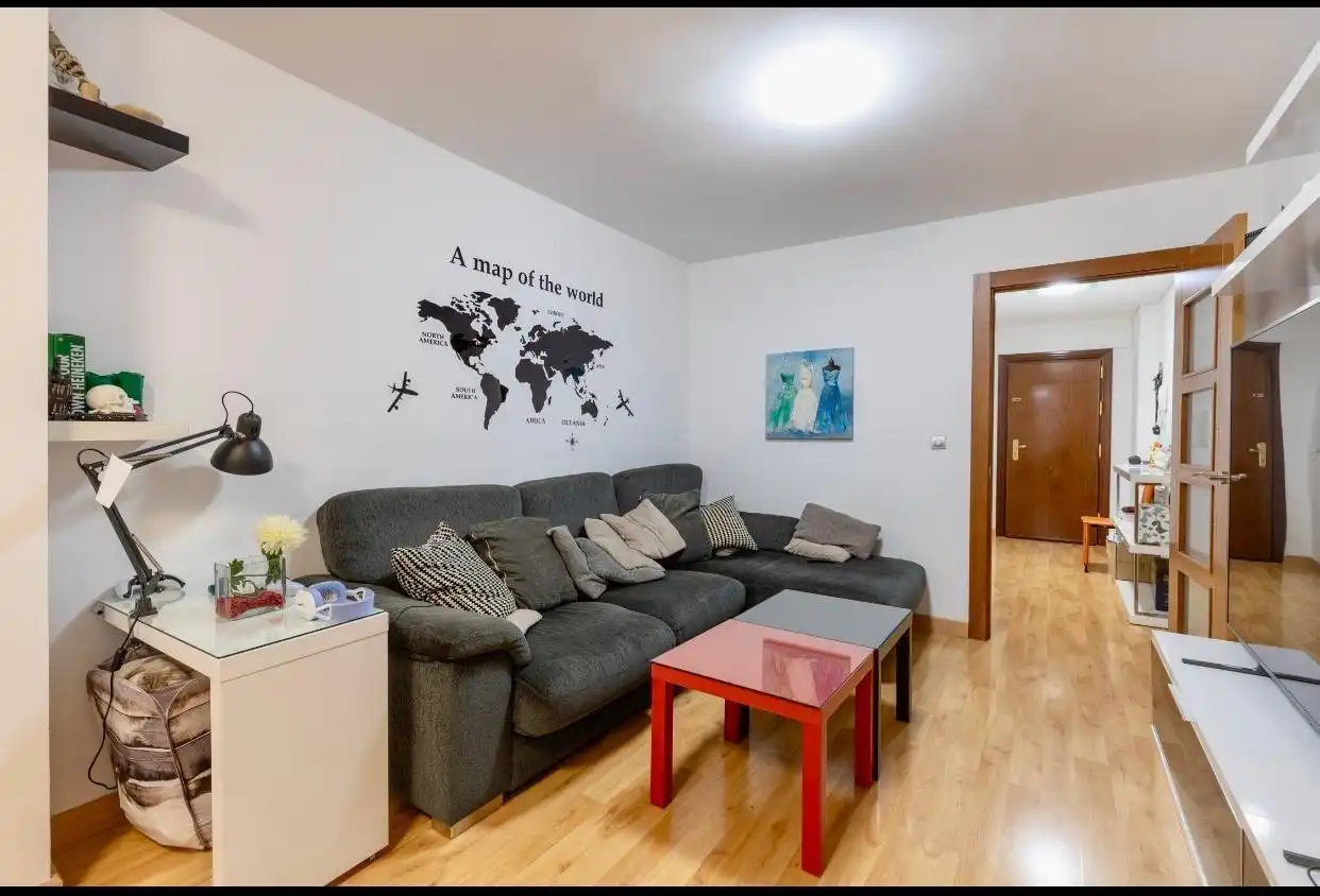 Flat with lift to rent in Calle VERDIALES