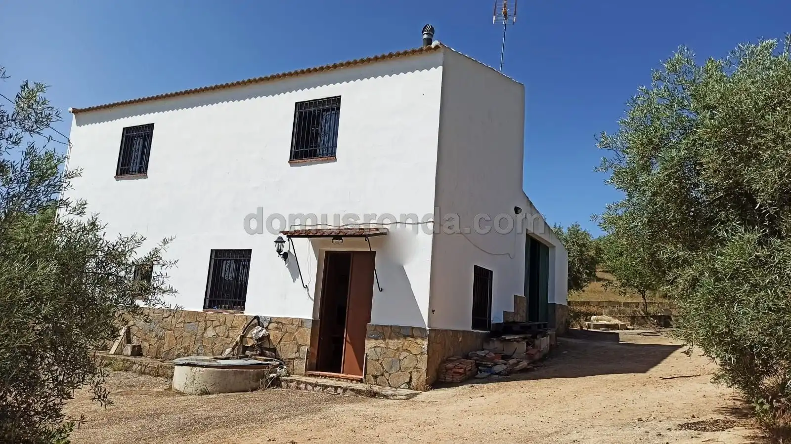 Vista exterior de Finca rústica en venta en Cuevas del Becerro con Amueblado