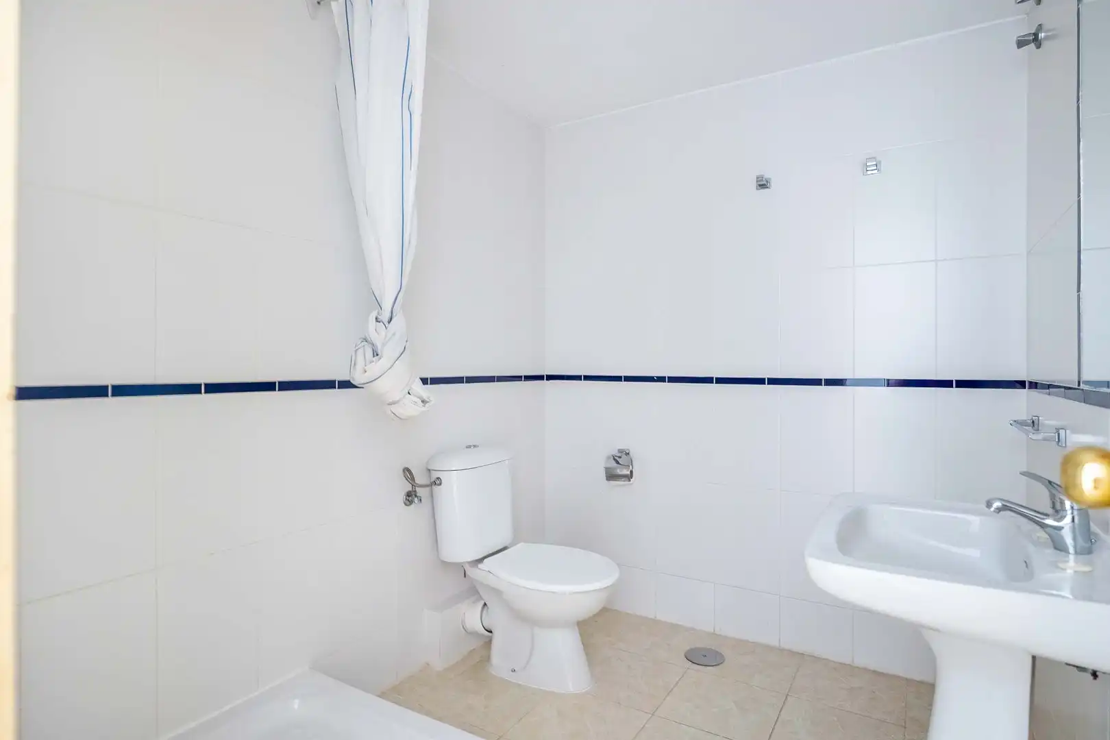 Bathroom of Flat for sale in Sevilla