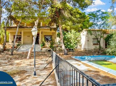 Xalet amb piscina en venda a Los Balcones - Los Altos