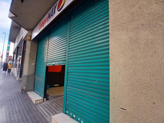 Local comercial en Alquiler en Calle del Bruc en Valldaura - Carretera de Cardona