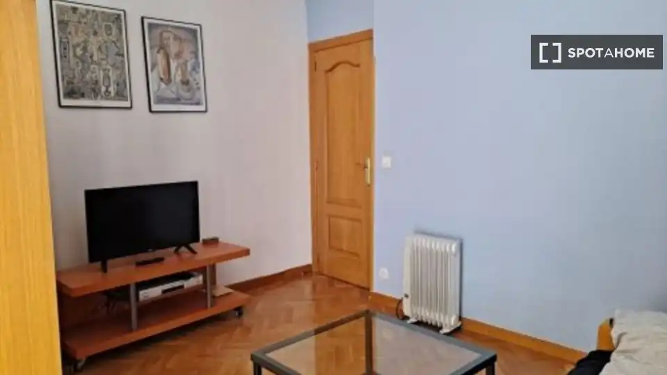 Piso de alquiler en Cortes - Huertas