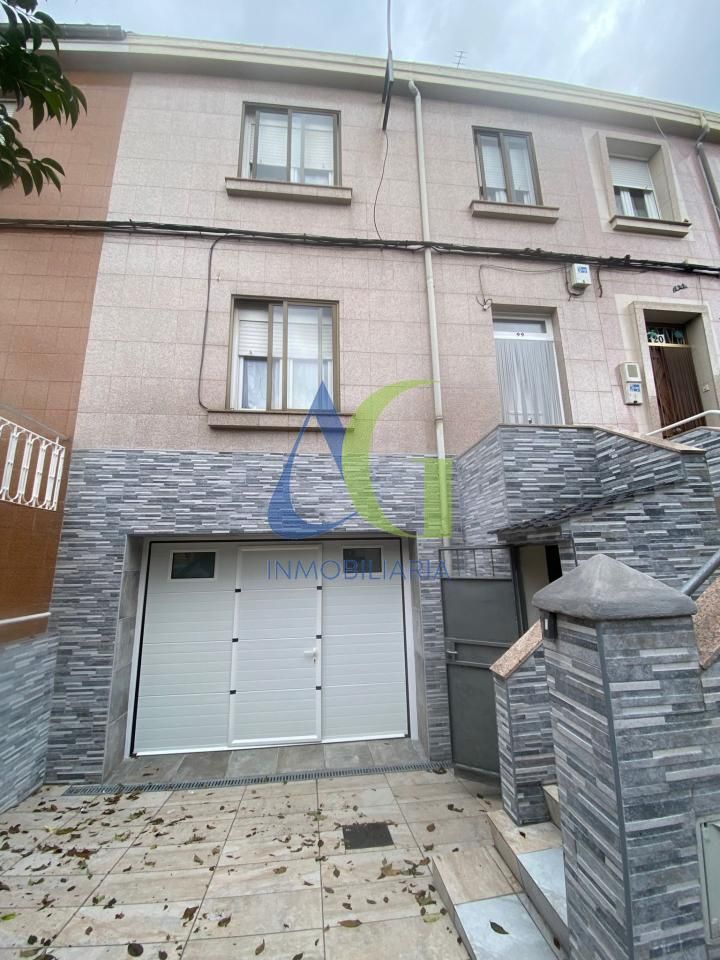 Exterior view of House or chalet for sale in León Capital   with Heating, Parquet flooring and Storage room