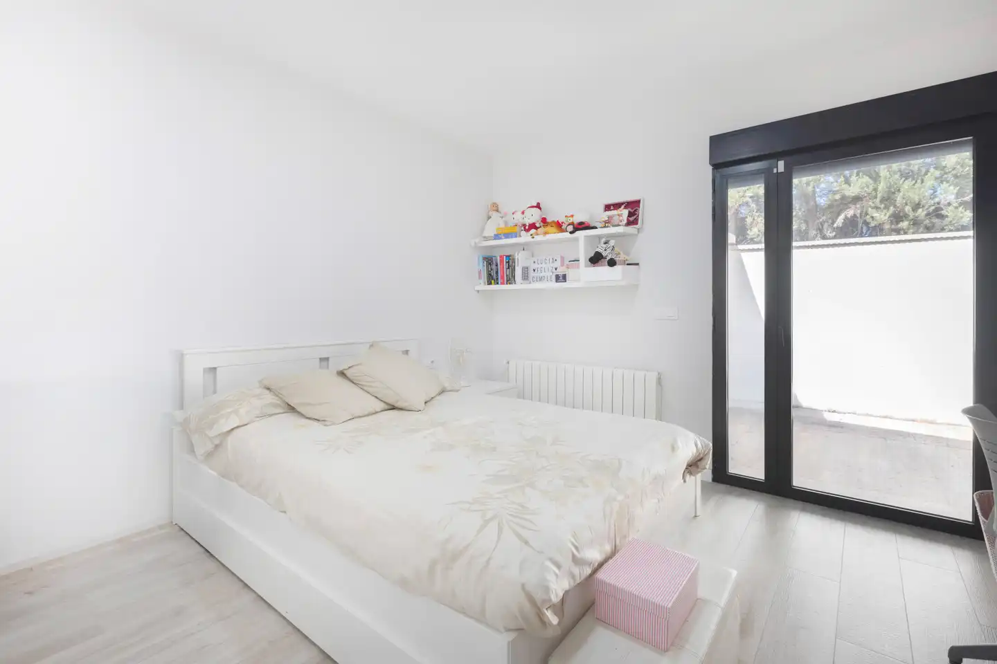 Habitación de Casa adosada en venta en L'Eliana con Aire acondicionado y Jardín privado