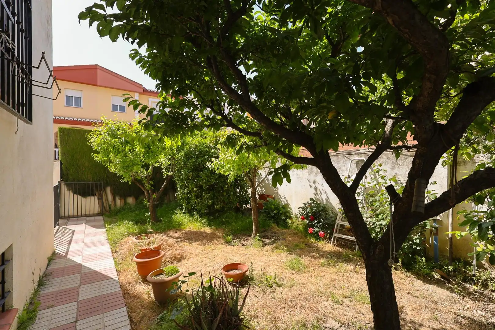 Jardí de Casa o xalet en venda en Las Gabias amb Aire condicionat, Piscina i Balcó