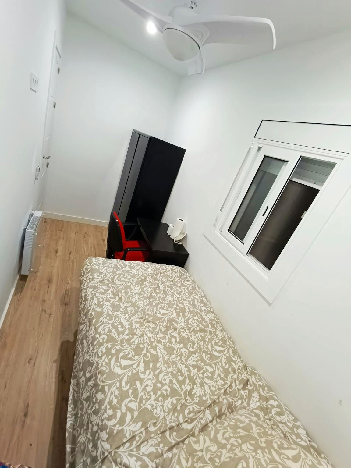 Flat to share in N/A, Collblanc